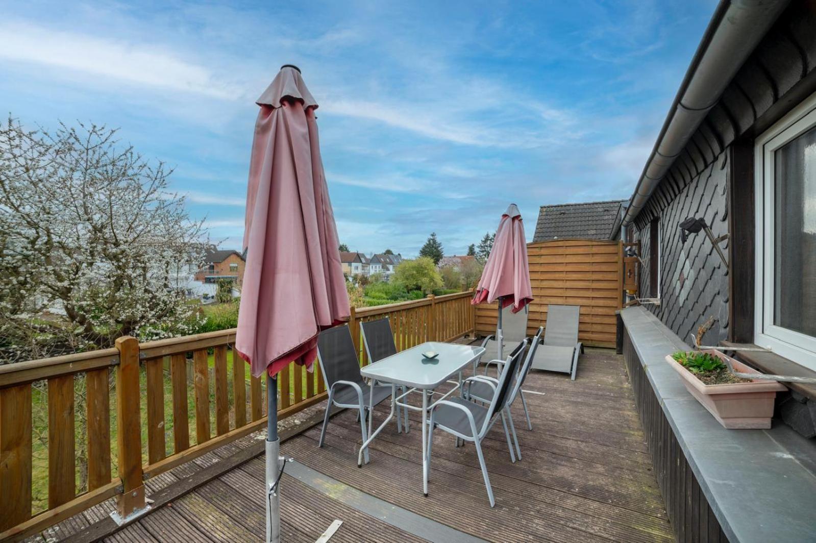Cozy Villa With Garden, Balcony And Parking Area In Duesseldorf Exteriér fotografie